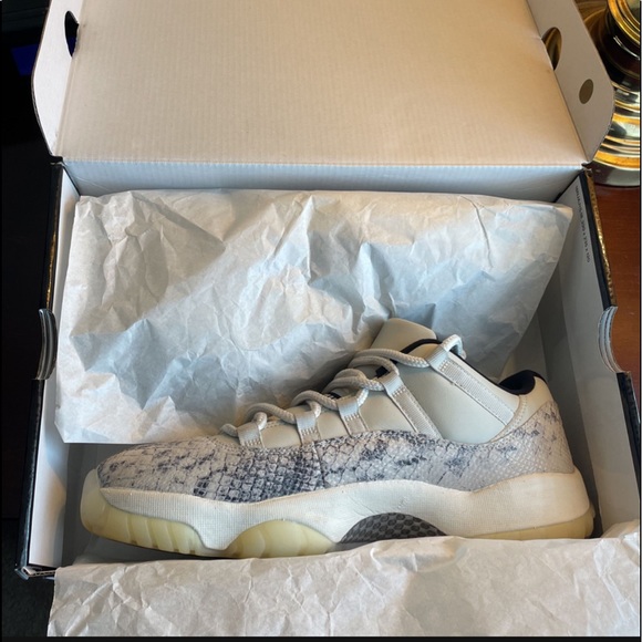 Air Jordan Retro 11 Lows Snake Light Bone - Picture 8 of 11